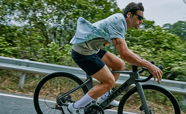 Cycling Gloves: The Perfect Blend of Comfort, Protection, and Timeless Style